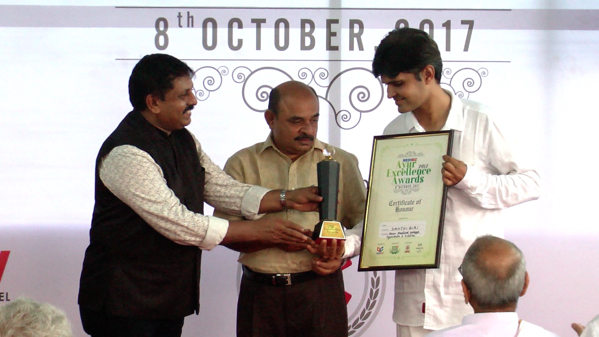 Medibiz Ayur Excellence Award -Best Medical college for Ayurveda & Siddha-Santhi Giri